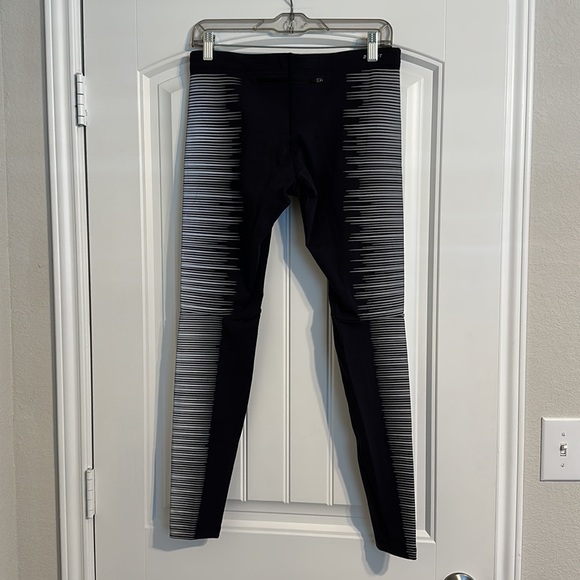 Nike Reflective Leggings - Picture 5 of 9